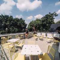 Twin Housemate Cafe