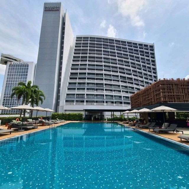 Sparkling mineral pool