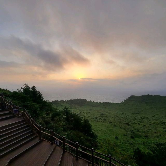 성산 일출봉 올라가봤습니다.