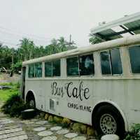 • Bus Cafe 🚌🥤 คาเฟ่สไตล์แคมป์ปิ้ง 🍰🍟🧡