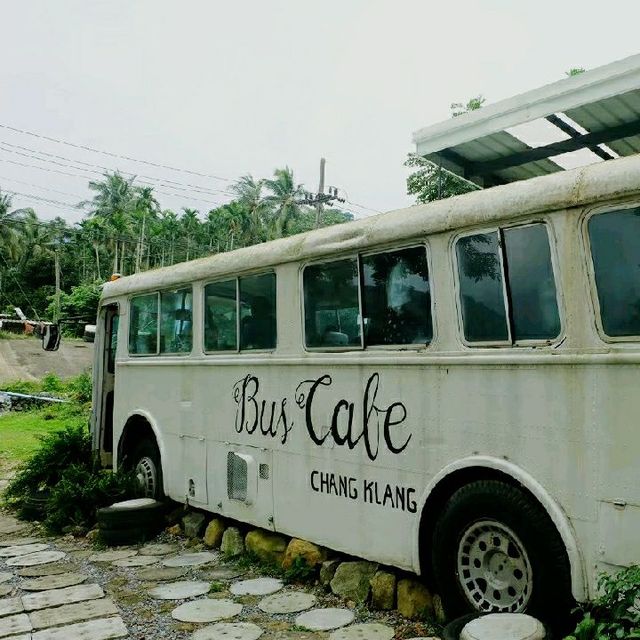 • Bus Cafe 🚌🥤 คาเฟ่สไตล์แคมป์ปิ้ง 🍰🍟🧡
