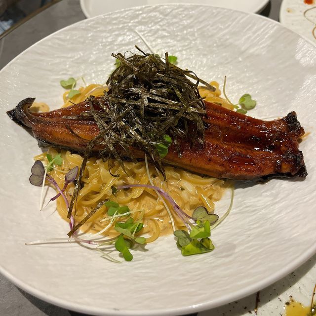 尖沙咀｜巨型月亮打卡高質樓上西餐廳🌕🍽🥂