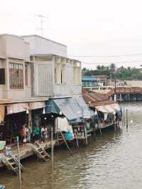 ตลาดน้ำอัมพวา
