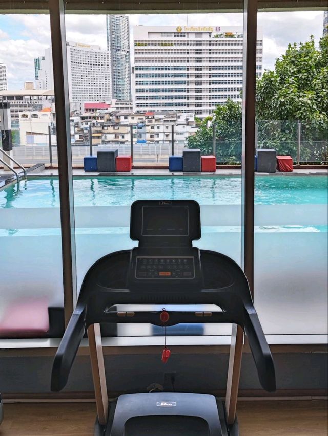 Hotel, Pool and a View by Silom Road! 