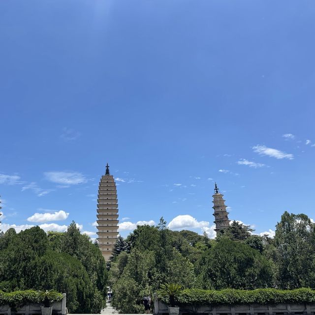 Three Pagodas - Dali