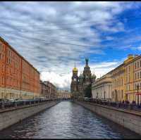 Strolling the streets of St. Petersburg 😍