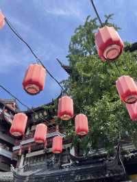 Hanging Lanterns at Yu Garden🌆