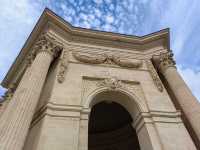 Visit the Arc de Triomphe in Montpellier.