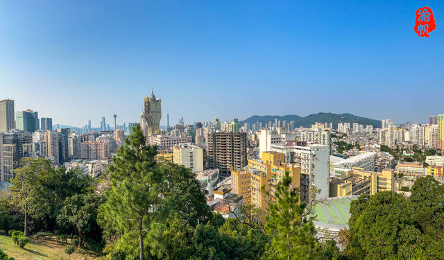 Climb the highest peak in Macau and enjoy the Londoner's light show.