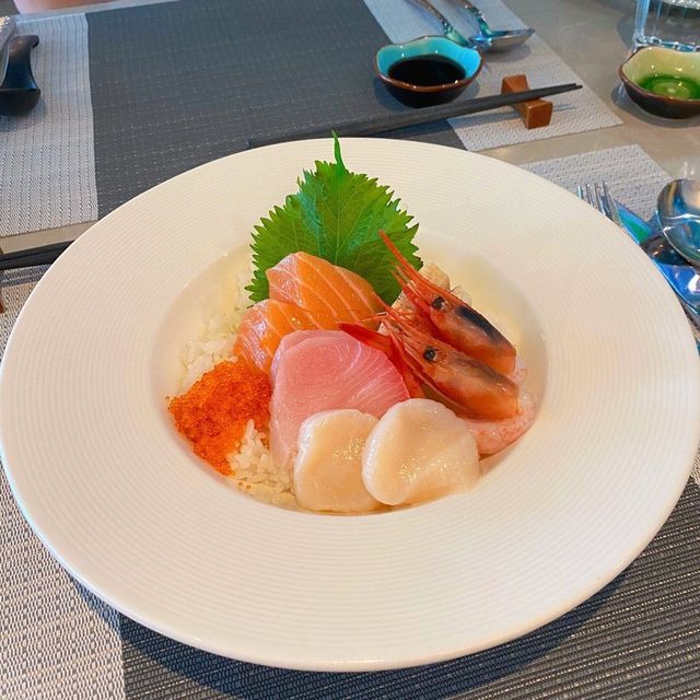 超海鮮既刺身丼