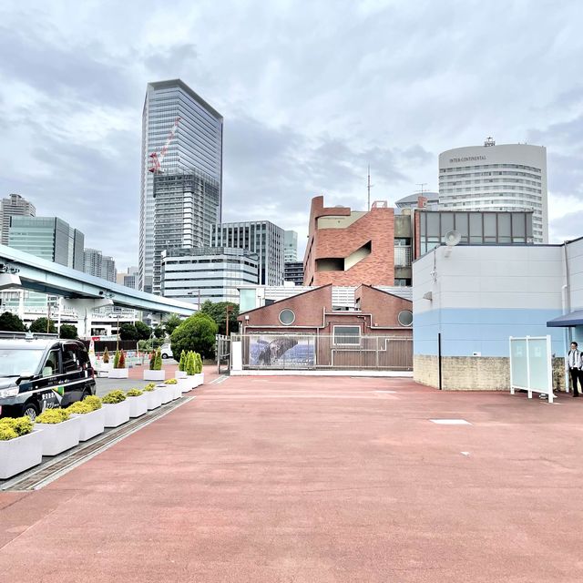 近未来感あるクルーズ船　ホタルナ