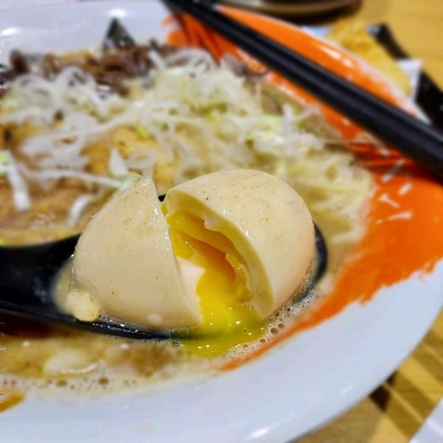 濃郁豬骨湯拉麵