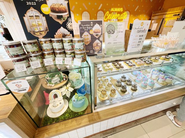 Custom made cakes and desserts