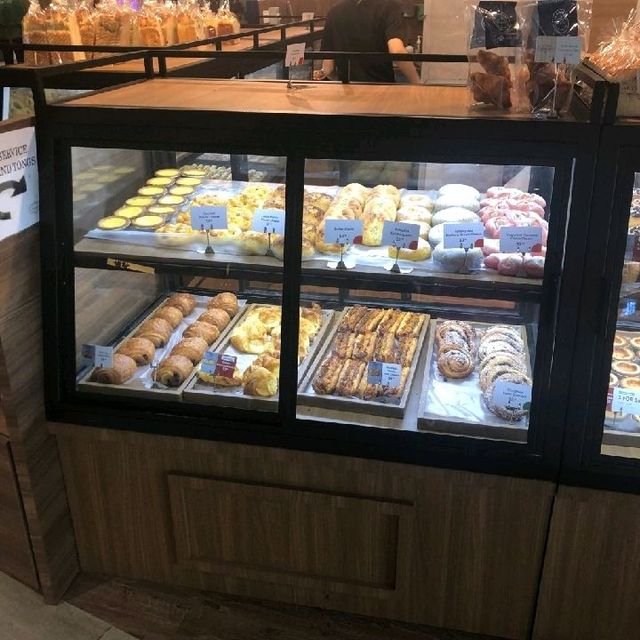 Au Croissant @ Waterway Point