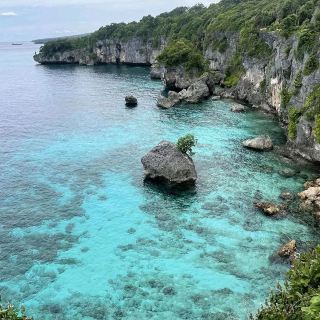 ในฐานะประเทศทางทะเล อินโดนีเซียมีชายหาดมากมายหลากหลายรูปแบบ ตั้งแต่ชายหาดสีชมพูไปจนถึงหาดทรายขาวละเอียดดุจหิมะ ชายหาดที่มีเอกลักษณ์เฉพาะตัวกระจายอยู่ทั่วภูมิภาคอินโดนีเซีย
หาดอัปปาราลัง (Apparalang Beach) หรือที่ผู้คนเรียกกันทั่วไปว่า หาดอัปปาราลัง เป็นชายหาดที่สวยงามมาก ตั้งอยู่ริมหน้าผาสูงชัน หันหน้าออกสู่ทะเลสีครามกว้างใหญ่ สิ่งที่น่าสนใจเกี่ยวกับชายหาดแห่งนี้คือแนวปะการังที่ทอดยาวตามแนวชายฝั่งจากเหนือจรดใต้ในหมู่บ้าน
หาดอัปปาราลังตั้งอยู่ทางตะวันออกของเมืองบูลุกุมบา ซึ่งอยู่ห่างออกไปทางตะวันออกประมาณ 40 กิโลเมตร เป็นสถานที่ที่น่าตื่นตาตื่นใจอย่างยิ่งที่จะได้ดื่มด่ำกับความงดงามของธรรมชาติในอินโดนีเซีย
#createwithtrip
#naturewonders