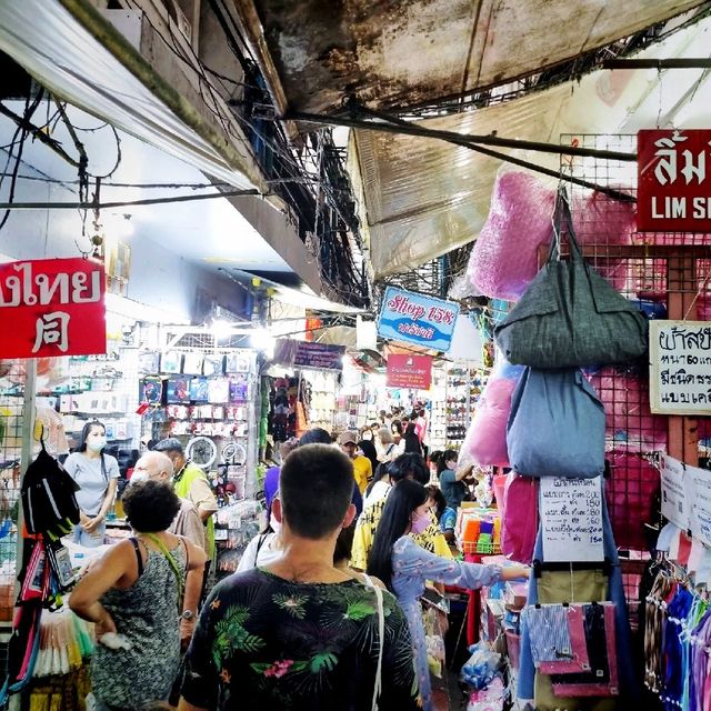 Budget and cheap buys in Sampheng 