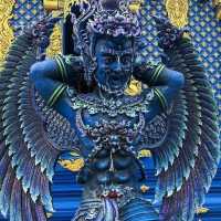 Wat Rong Suea Ten (Blue Temple