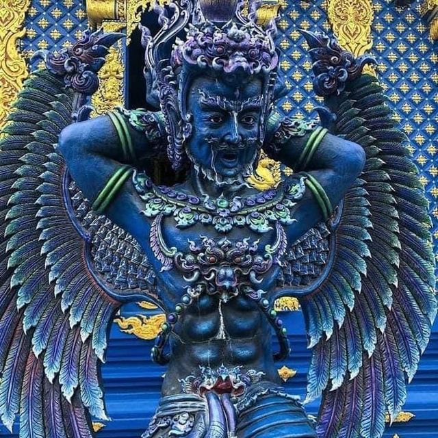 Wat Rong Suea Ten (Blue Temple