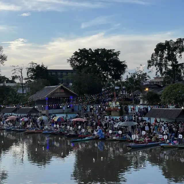 ไปเดินเที่ยว ที่ตลาดน้ำคลองแห 🛶🌮🍡