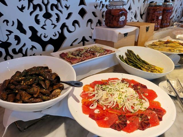 Lunch Buffet at IFC ~ Isola Bar🍻 & Grill 🥩😄