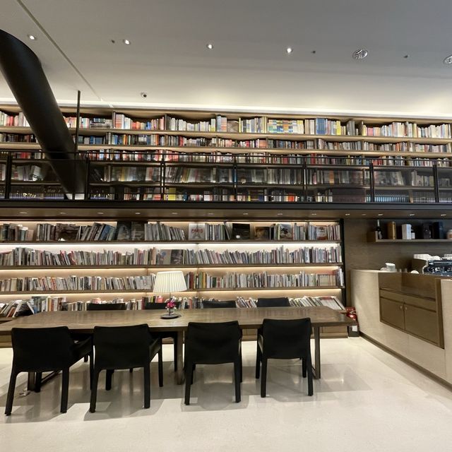 【台北松山 誠品行旅Eslite Hotel 】 聚合人文閱讀 ｜沈醉書香夢｜眺望101景色