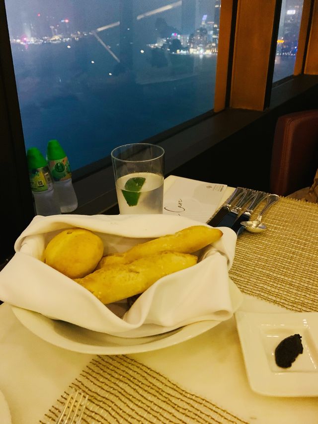 港島海逸君綽酒店半海景房間