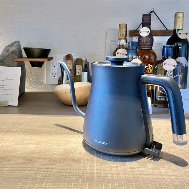 溶岩スタンドでコーヒーを楽しめるふふ河口湖のミニバー