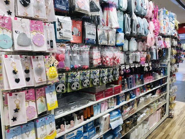 DAISO Japan Cloverleaf Branch