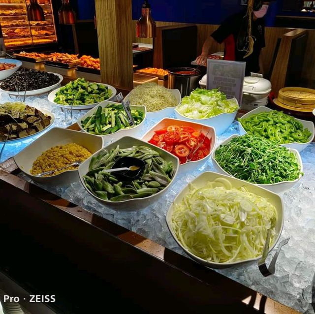 【中和吃到飽】我家牛排中和店，水果超浮誇的自助吧只要299起吃到飽❤️