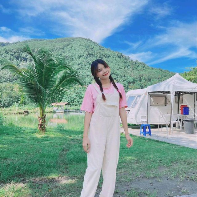 ออกแคมป์ปิ้ง นอนรถบ้าน ปิ้งย่างยามเย็น