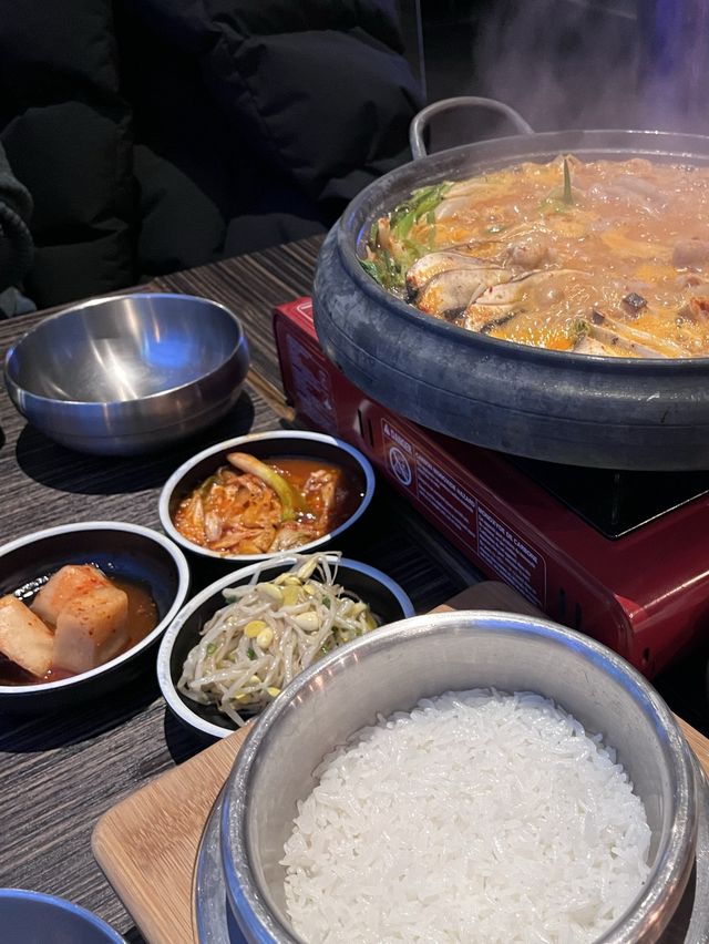 따끈한 국물이 땡기는 날엔 곱창전골 먹으러 밴쿠버 다운타운 한국음식점 고수🥘