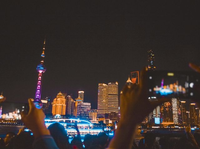 Shanghai at night. the bund lights! 🏙🌃