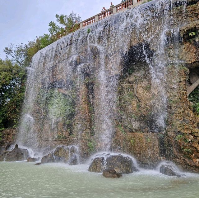 Beautiful waterfall in Nice 🇫🇷 