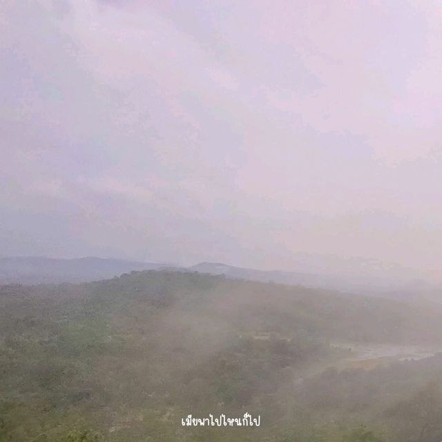 ทะเลหมอกในวัดเรืองแสง อุบลราชธานี