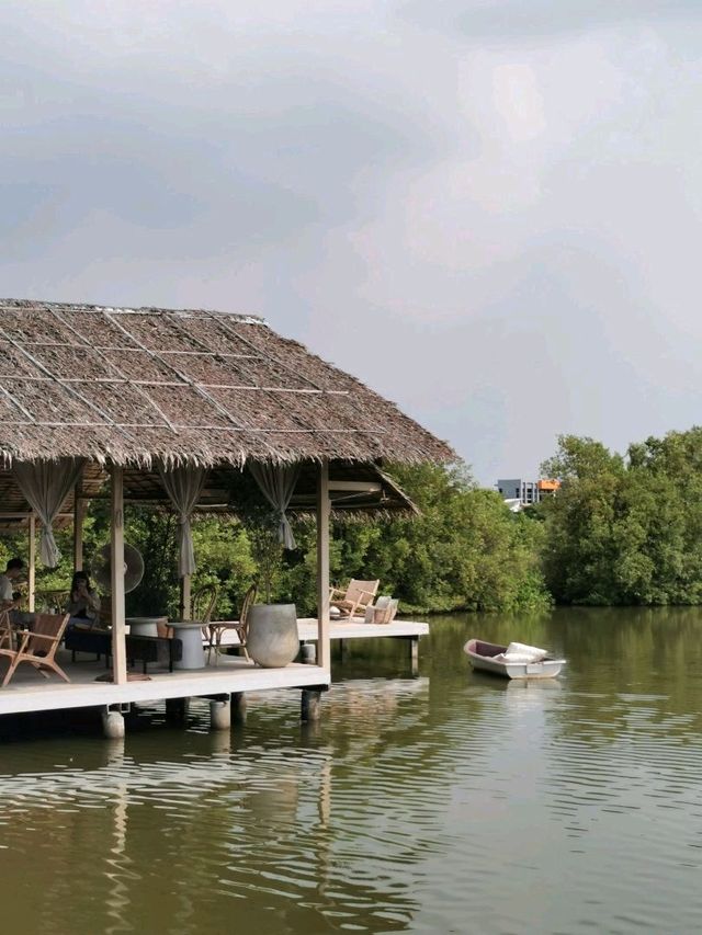 pulse​ คาเฟ่สุดชิลกลางน้ำ​ บางขุนเทียน​