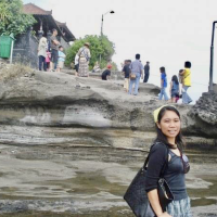 Sightseeing at Tanah Lot Temple, Bali. 