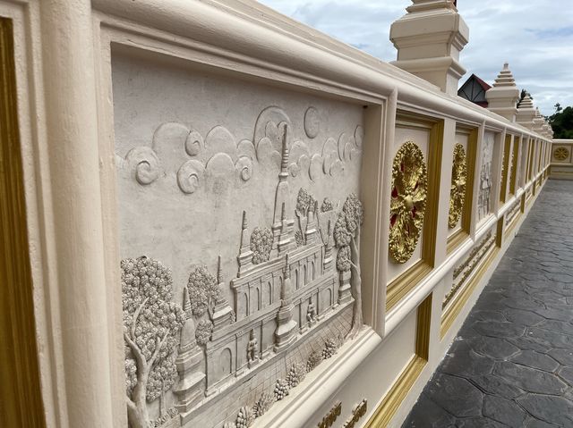 ถ้ำวัดชะอำ มองเห็นเขานางพันธุรัตน์🕌