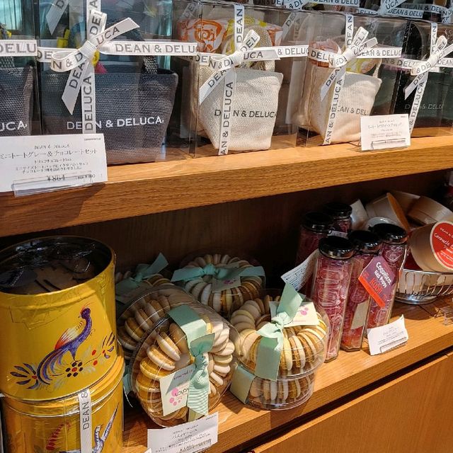 伊丹空港　ラグジュアリーなカフェとセレクトショップ