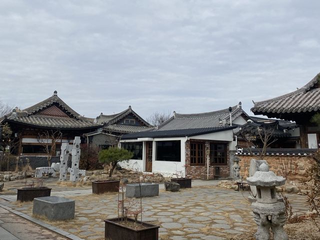 전주 한옥마을에서 조용한 한옥 감상 투어
