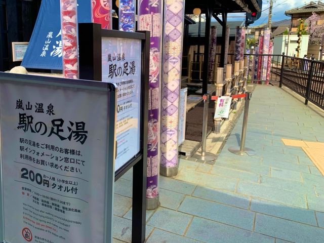 京都　KYOTO SAKURAめぐり❗️嵐電嵐山駅の桜に感動❗️足湯も⁈