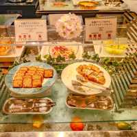 札幌グランドホテル・朝食ビュッフェ名物のアップルパイなどのデザートコーナー