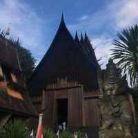 บ้านดำ หรือ พิพิธภัณฑ์บ้านดำ