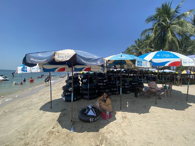 Bangsan Beach หาดบางแสน ชลบุรี