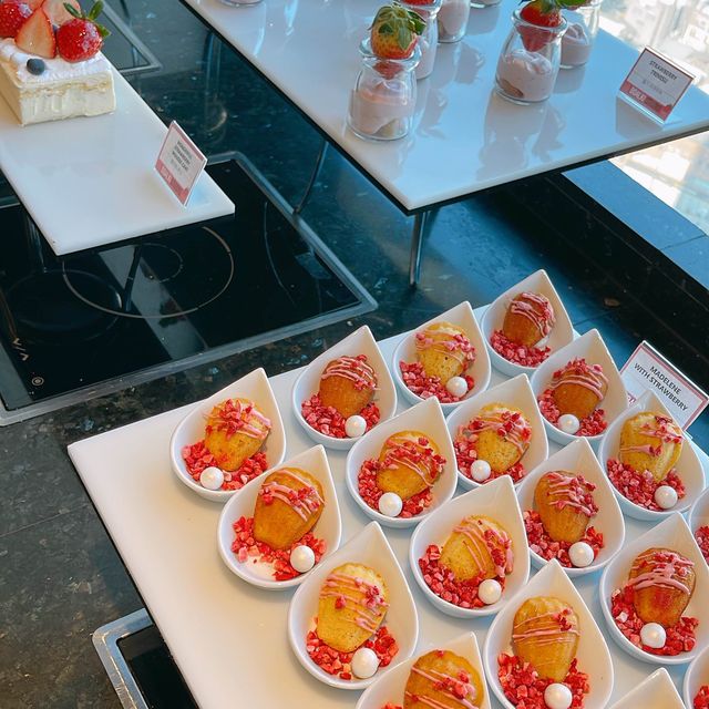 겨울에 🍓딸기뷔폐는 서울 용산 드래곤시티the26!