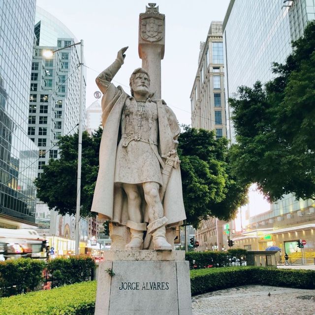 Jorge Alvarez Monument small Garden 