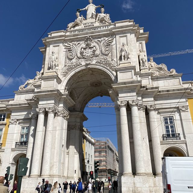 리스본 최대 규모의 광장, 코메르시우 광장🇵🇹