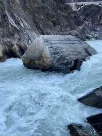 Winter Blue at Tiger Leaping Gorge 