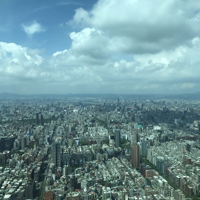 從高處遠眺台北迷你房屋，尋找藏身台北的秘密-101眺望台