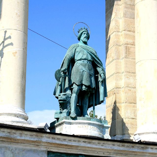 The Heroes' Square