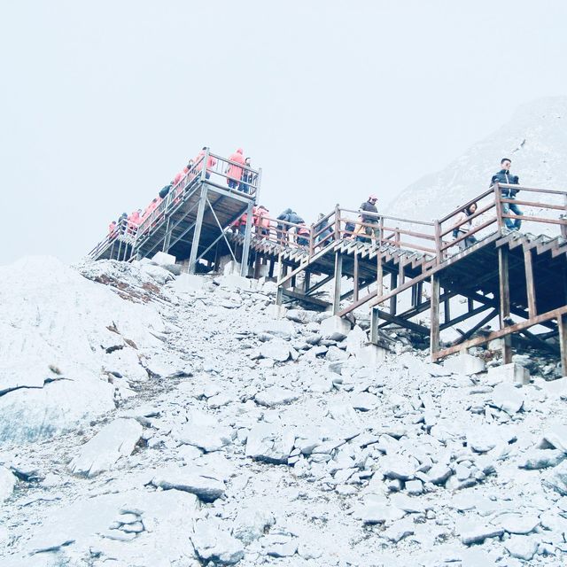 玉龙雪山ภูเขาหิมะมังกรหยก